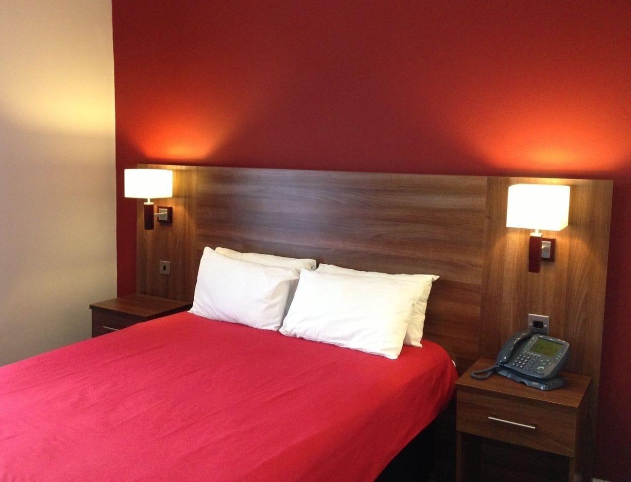 וולברהאמפטון Ely House Hotel מראה חיצוני תמונה