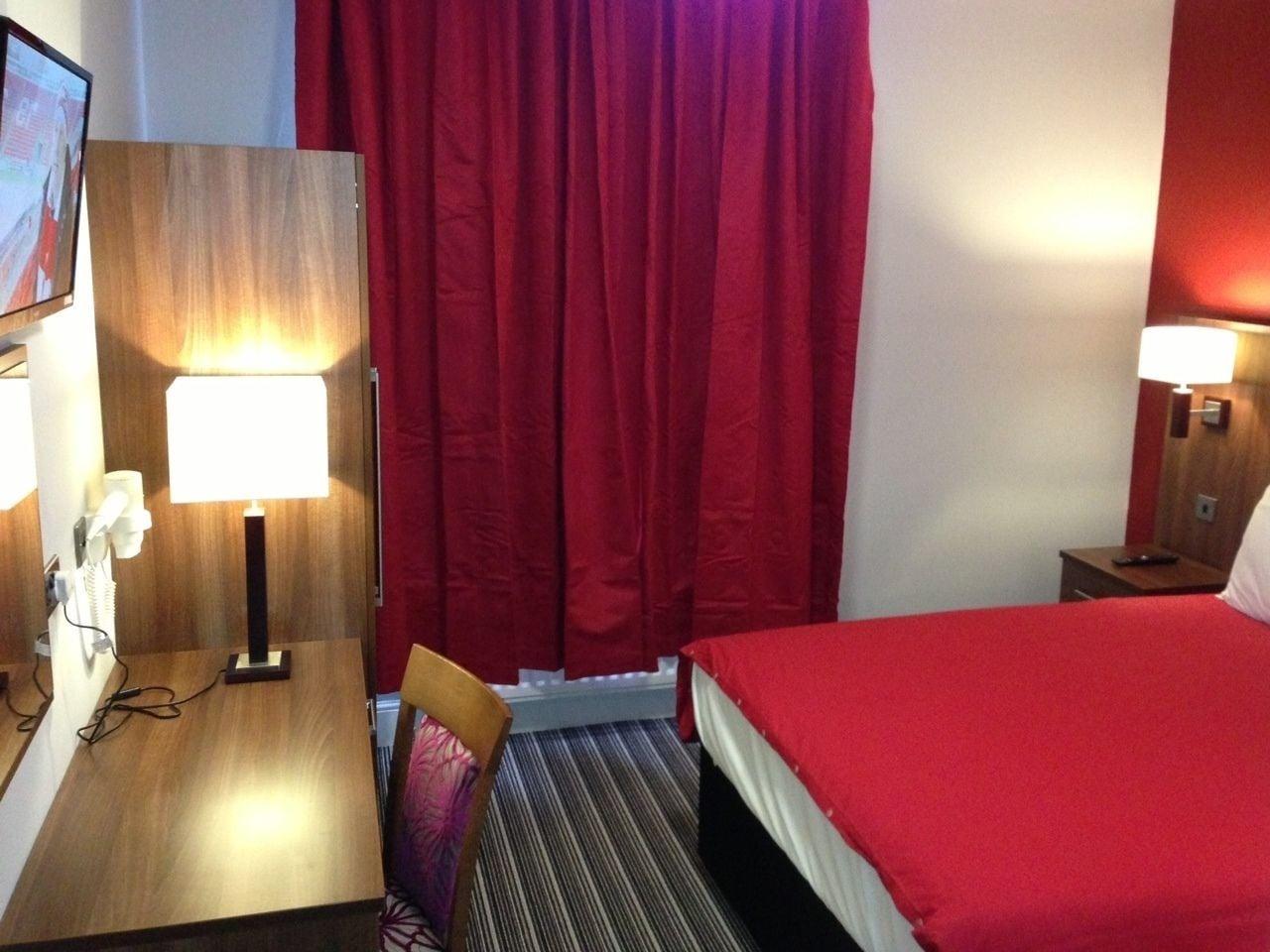 וולברהאמפטון Ely House Hotel מראה חיצוני תמונה
